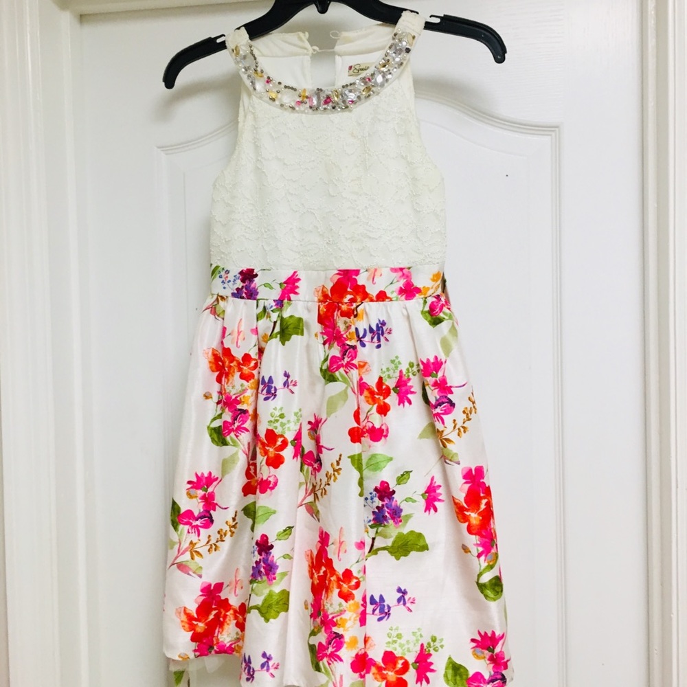 Girls pretty dress!!!